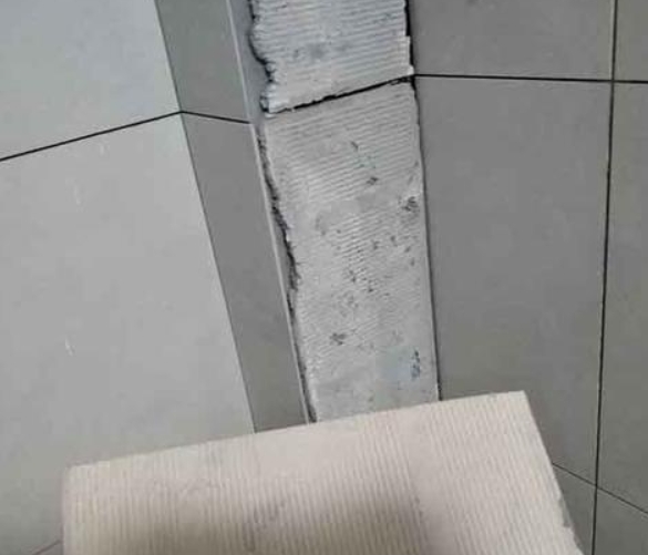 波密瓷砖空鼓维修公司分享下厨房瓷砖脱落的补救措施。